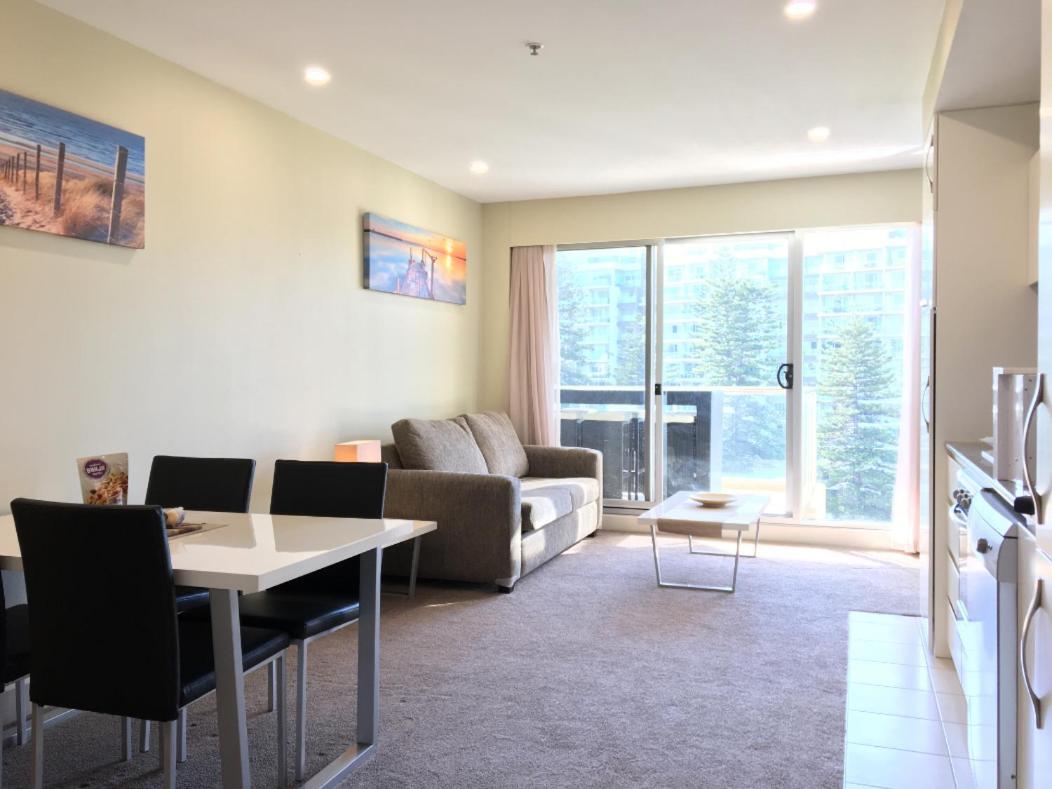 גלנלג Beachside Luxury Apartments One & Two Bedroom In Beachfront Oaks Pier Building מראה חיצוני תמונה
